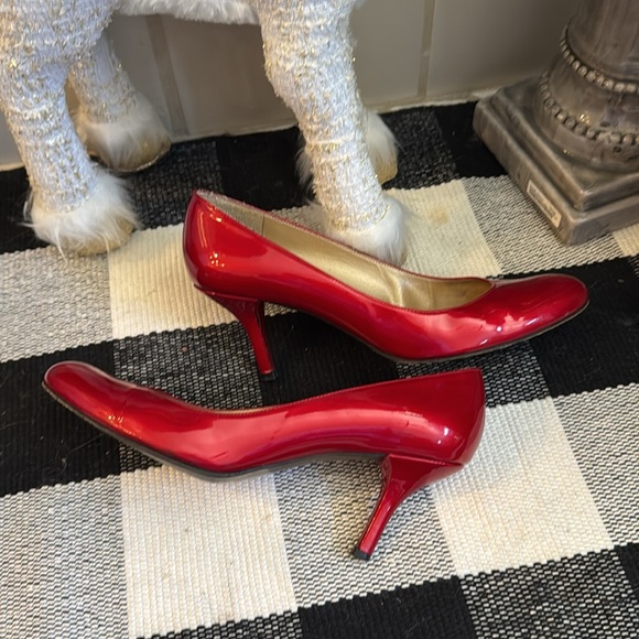 Stuart Weitzman Ruby Red Patent Leather Pumps Heels sz 8 - Picture 3 of 9